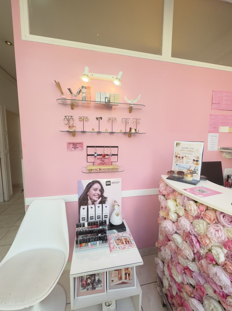 Le présentoir de vernis et d'accessoires Peggy Sage